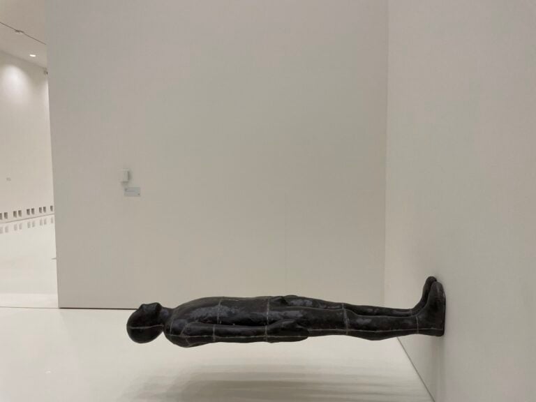 La mostra &ldquo;Geestgrond&rdquo; di Antony Gormley al KMSKA di Anversa, photo Claudia Giraud