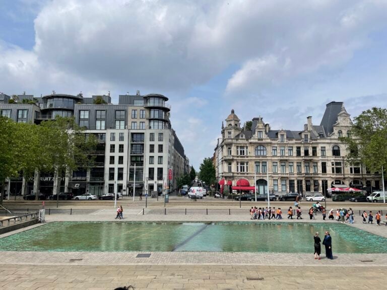 La mostra &ldquo;Geestgrond&rdquo; di Antony Gormley al KMSKA di Anversa, gl spazi esterni photo Claudia Giraud