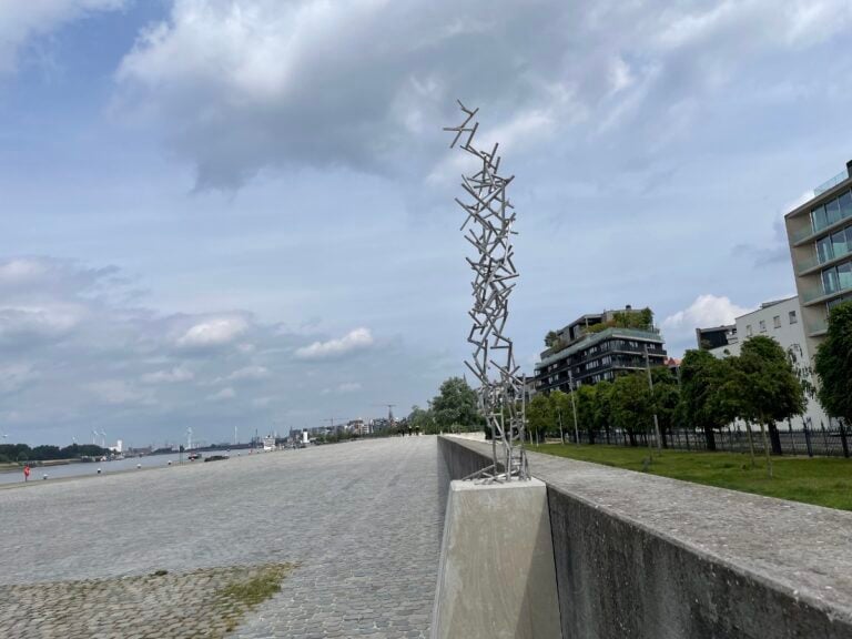 La mostra &ldquo;Geestgrond&rdquo; di Antony Gormley al KMSKA di Anversa, gl spazi esterni photo Claudia Giraud