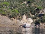 L'avvicinamento via mare a San Fruttuoso, sulla via della processione della stella maris