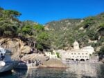 L'avvicinamento via mare a San Fruttuoso, sulla via della processione della stella maris