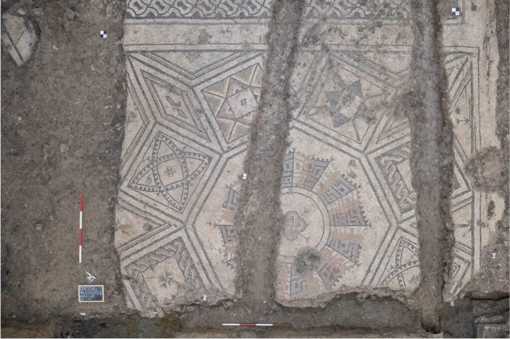 Lista delle grandi scoperte archeologiche dell’estate 2026: mosaici paleocristiani, relitti sommersi e un’antica citta Maya