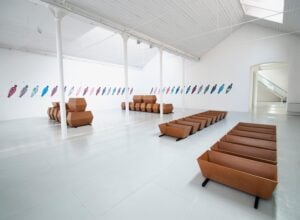 Il grande artista tedesco Thomas Schütte porta 50 bare in un borgo del Piemonte 