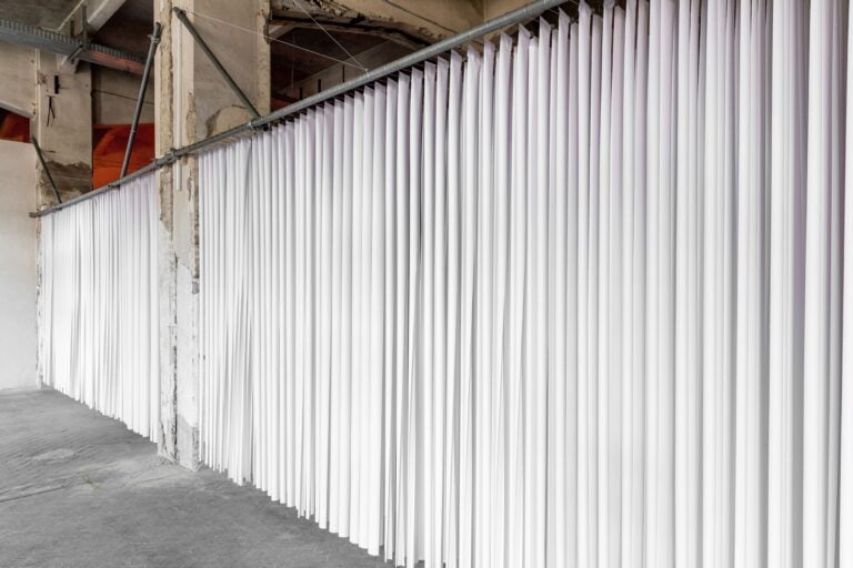 Paper/Cosmic Breeze di Gianni Pettena al MOTEL di Manifattura Tabacchi. Ph: Leonardo Morfini