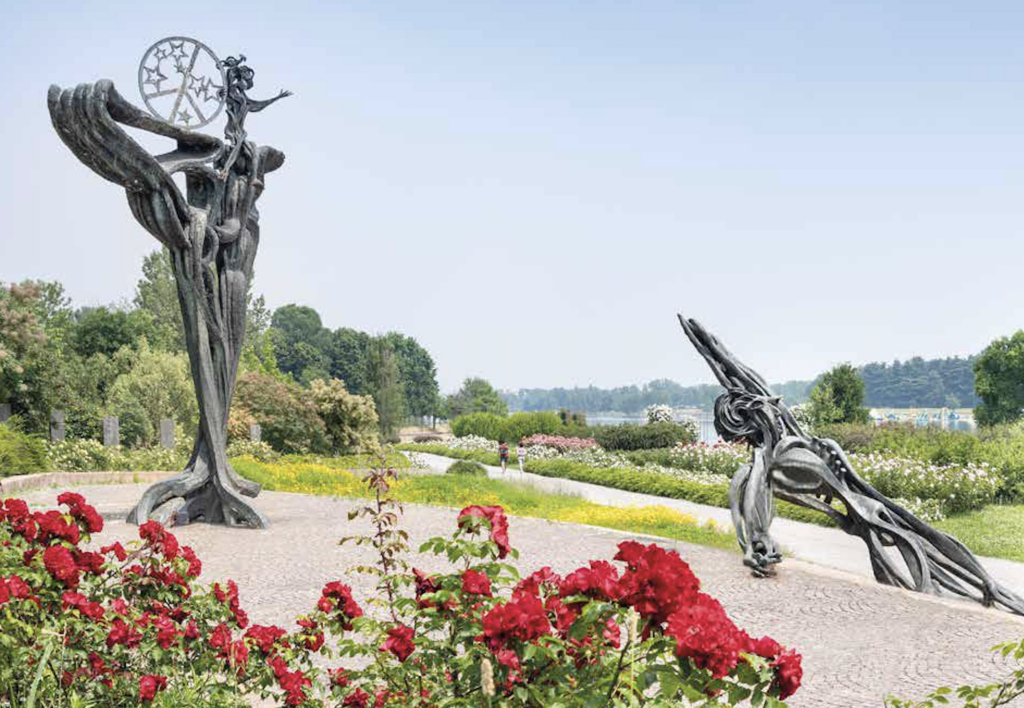 All’Idroscalo di Milano c’è pure un grande parco di arte pubblica. Tutta la storia (e le polemiche)