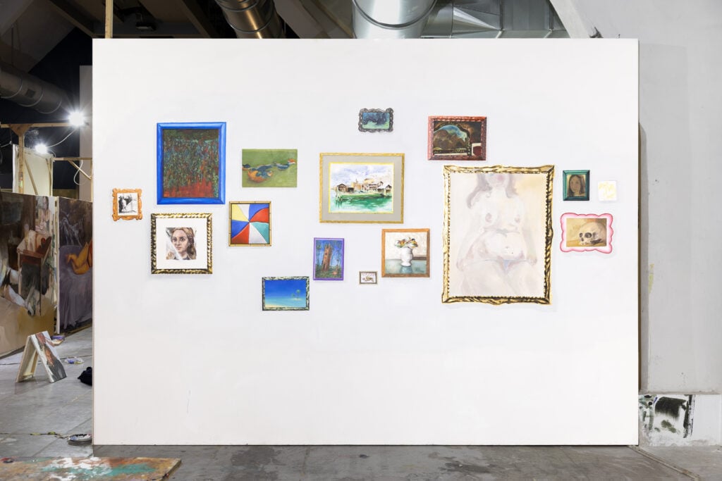 The Museum, 2 tele, acrilico, foglia oro, acquerello, olio e pennarello su tela, 300 x 400 cm ciasc., 2025 Autorx: Thomas Braida, Giorgia Guido, Yu Nong (Noemi), Rebecca Zen, Francesca Cason, Simone Settimo, Emma Cademartiri, Marina Benedetti, Esmeralda Tonello, Alessia Zuccato, Daniela Mereuta, Martino Scavezzon, Alessandro Artini, Sebastiano Pallavisini, Filippo Lunardon, Fabiano Vicentini, Azzurro, Tommaso Viccaro, Bogdan Khoshevoy, William Rizzardi, Chiara Peruch, Marco Mello, Lin, Elena Vettorello, Besnik Lushtaku, Alessandro Scandiuzzi Photo Matteo Visentin