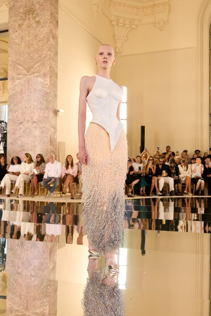 Alle sfilate di Parigi &egrave; andata in scena la forma pi&ugrave; nobile della moda: quella tra arte e storia&nbsp;