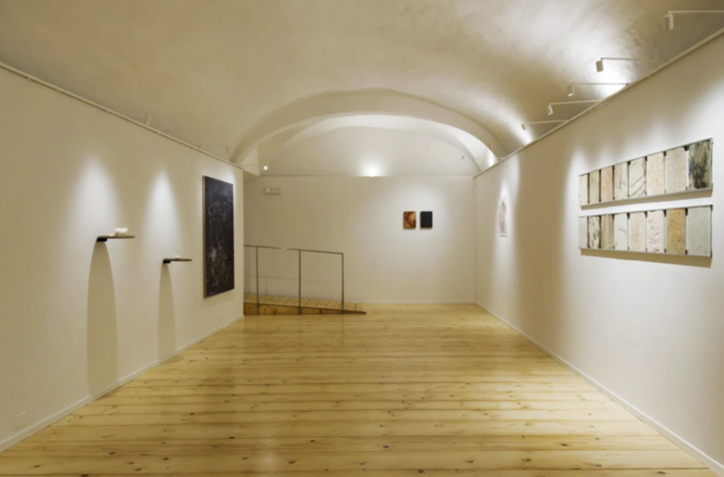A Siena esiste una galleria civica d’arte che espone esclusivamente giovani artisti