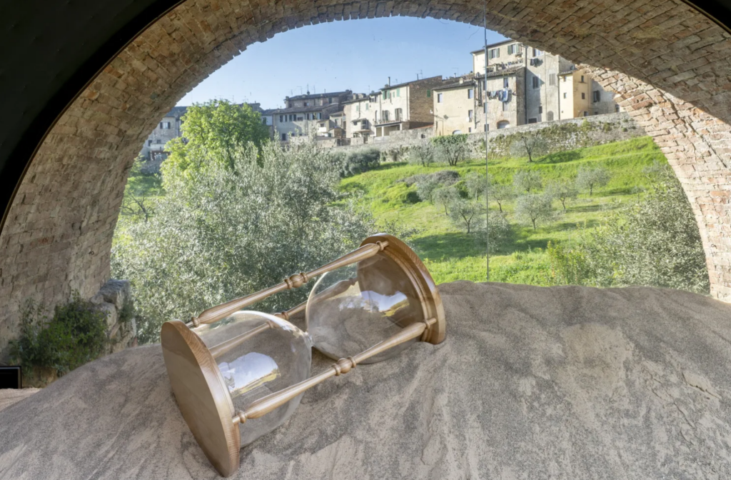 Sotto gli Archi del Tempo. Leandro Erlich, UMoCA, Colle di Val d'Elsa