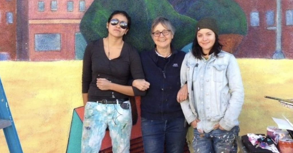 “Sono fuggita in California per diventare me stessa”. Intervista a Christina Schlesinger delle Guerrilla Girls 