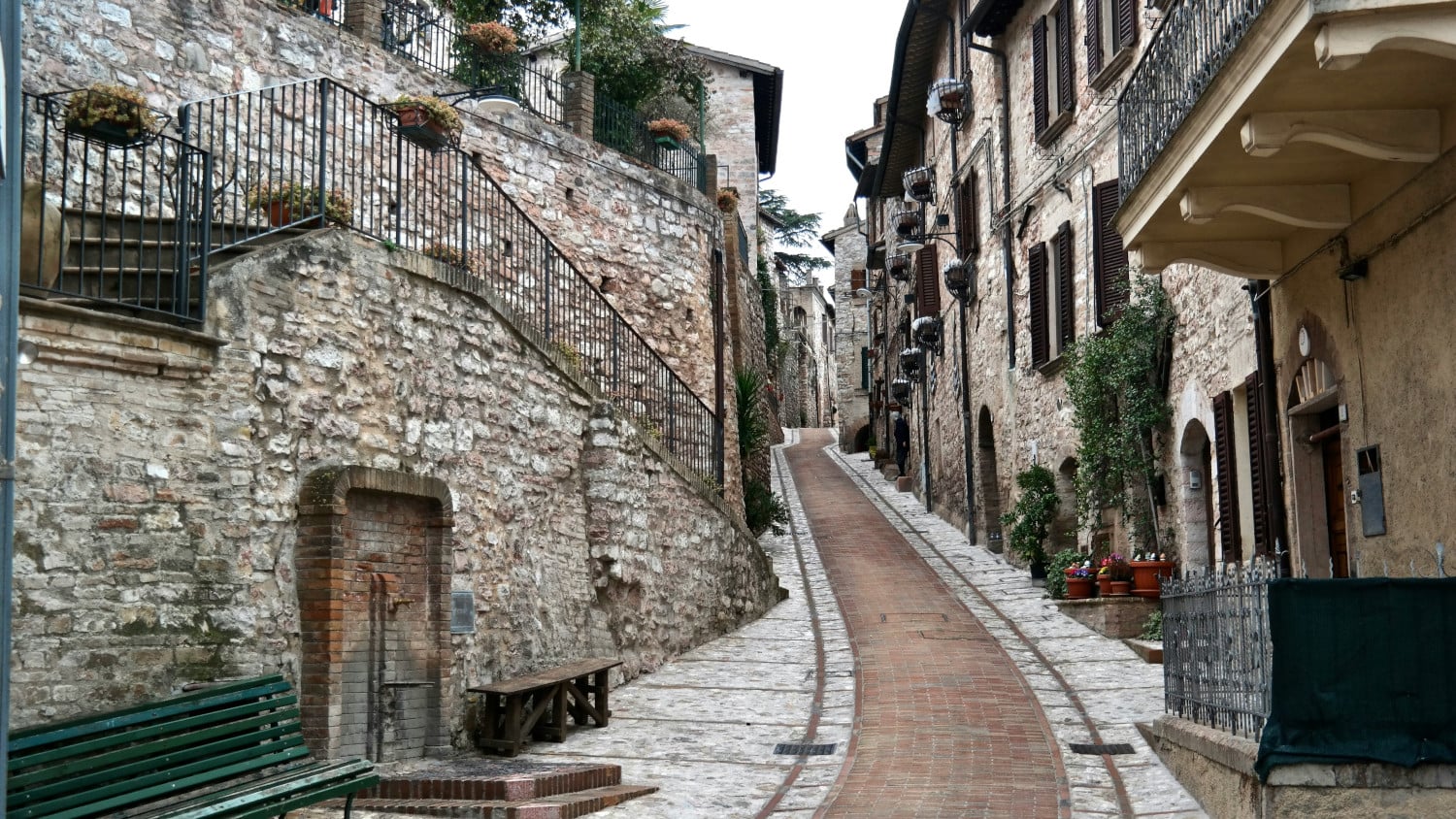 https://www.artribune.com/wp-content/uploads/2026/07/spello-foto-di-alessio-roversi-su-unsplash.jpg