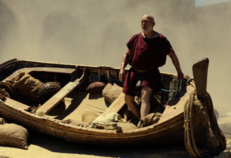 Tom Hiddleston racconta Pompei nella serie su Disney+. Courtesy National Geographic - Darrin Zammit Lupi