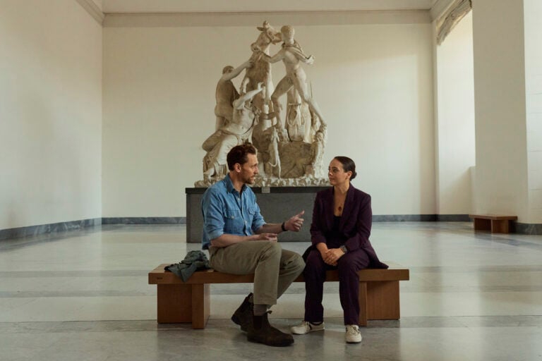 Tom Hiddleston racconta Pompei nella serie su Disney+. Courtesy National Geographic, photo Paolo Verzone