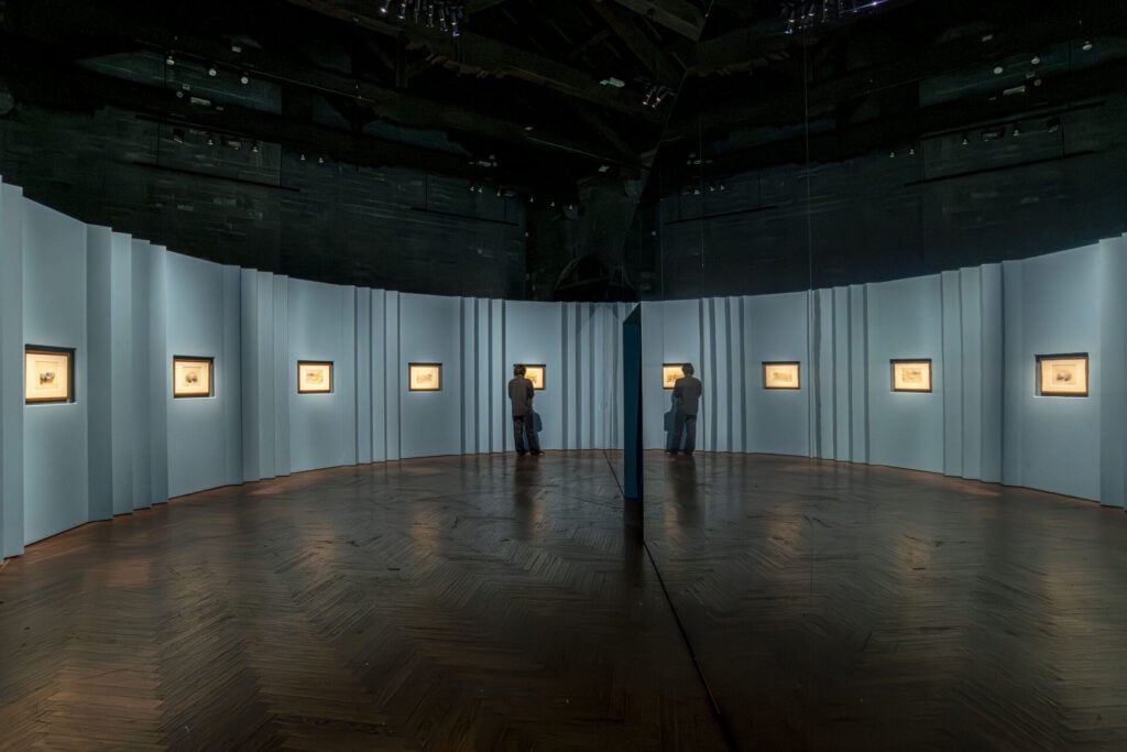 Turner: l’incanto del lago di Como e del paesaggio italiano, Broletto, 2026, courtesy Comune di Como, Installation View