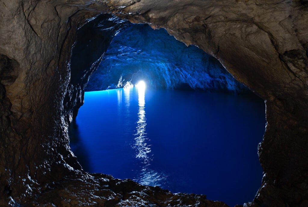 Luigi Spina – Il ninfeo romano della Grotta Azzurra