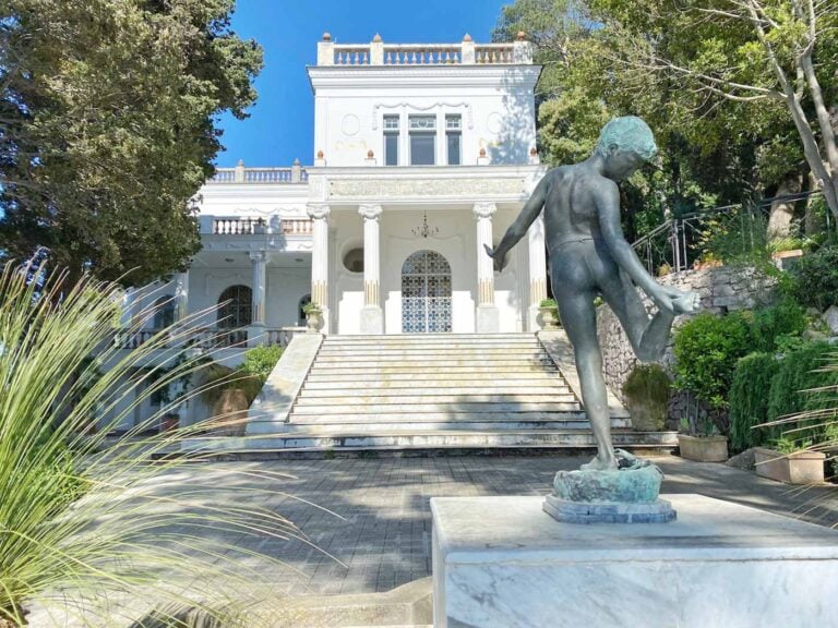 La medusa di Jago a Capri e i crostacei di Colbert a Pompei. Riecco l&rsquo;estate del brutto e del banale