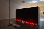 Bruna Esposito, Oltremare (sotto terra vulnerabili), 2006-2011. Video in loop con audio, monitor, sacchetti di riso, lumini da cimitero, rame, seta. Courtesy Wizard Gallery, Milano. Courtesy della foto: Magazzino Italian Art, foto di Marco Anelli e Tommaso Sacconi
