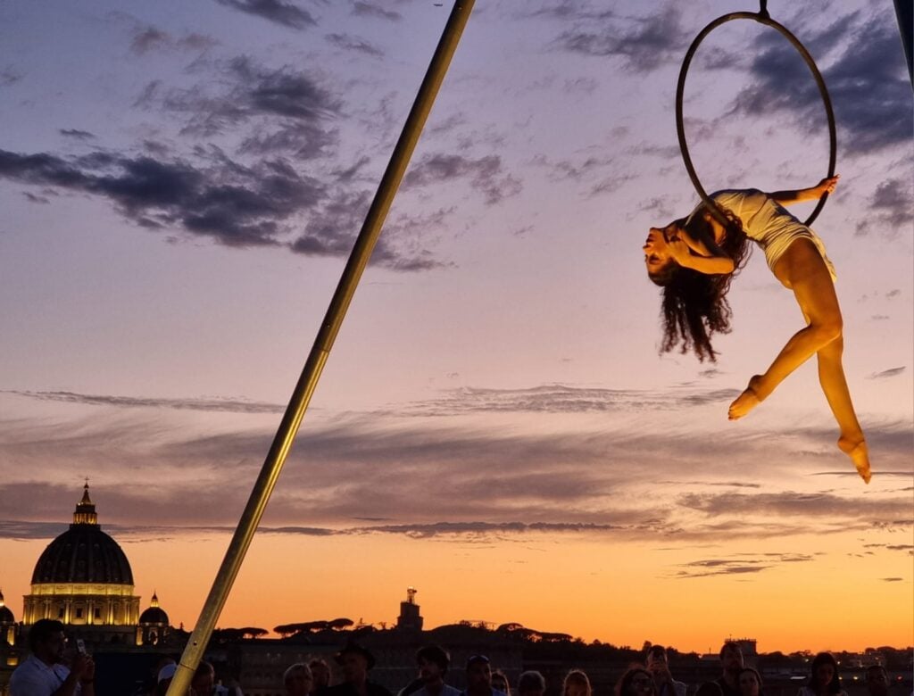 Il circo come non si era mai visto. A Roma le arti circensi sono entrate a Castel Sant’Angelo 