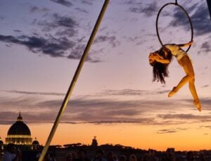 Il circo come non si era mai visto. A Roma le arti circensi sono entrate a Castel Sant’Angelo 
