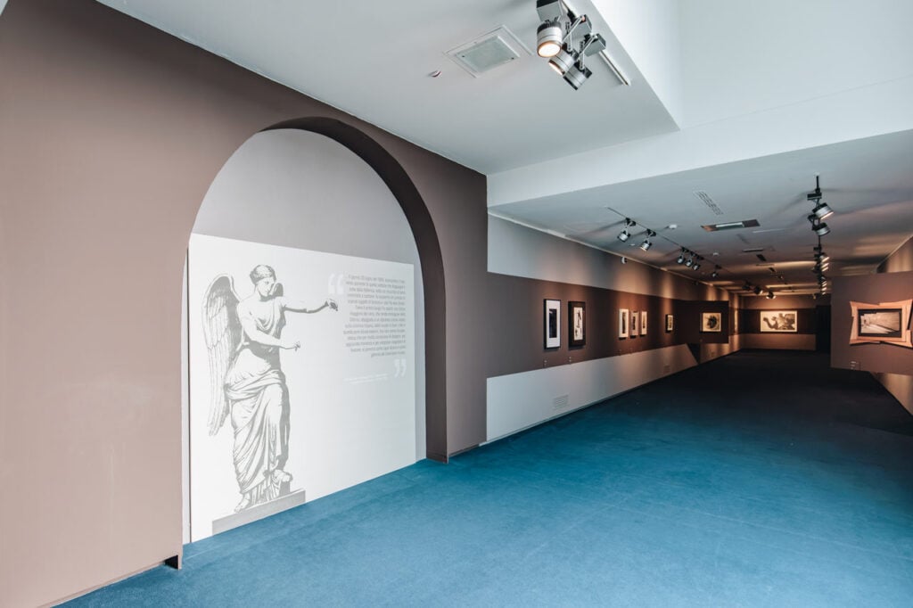 La Vittoria di Brescia. 40 fotografi e un’eterna bellezza, Museo di Santa Giulia, Brescia, Installation view, ©erikaserio