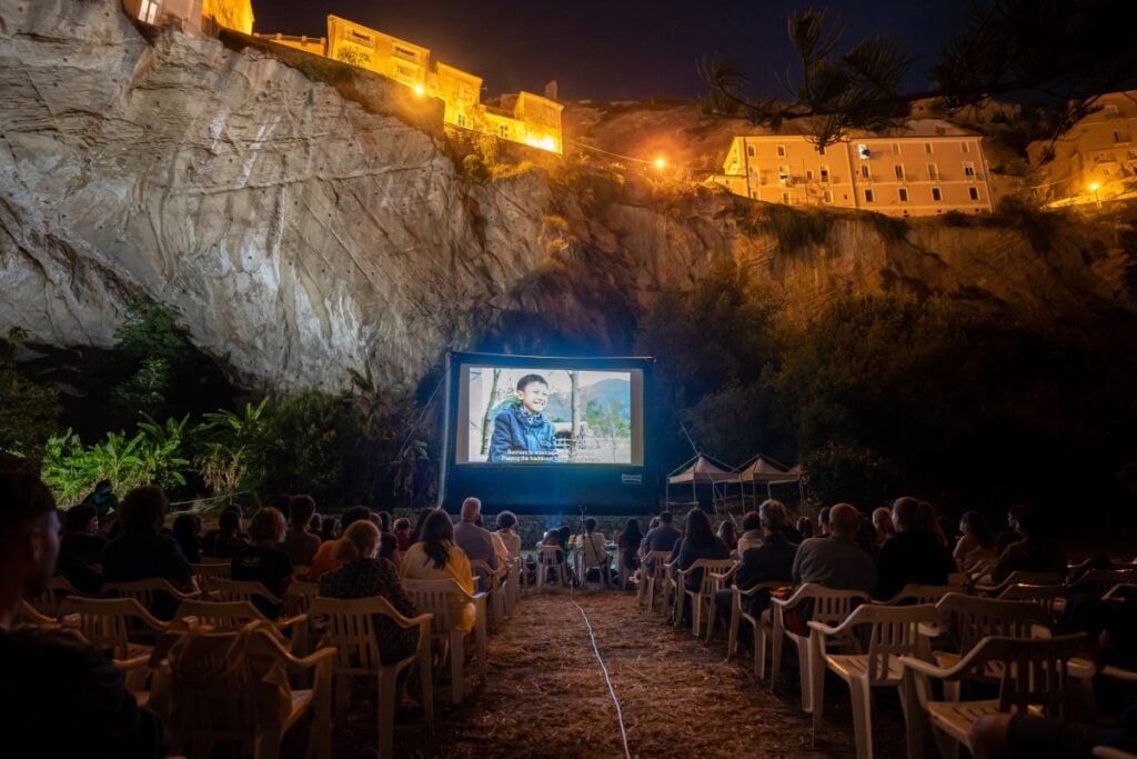 Guida ai festival culturali in Italia di inizio agosto 2026: Piedicavallo, L’Angelo e la luna, FestiValle, Crivu, Cilentart, TolfArte, Pietrasanta è Ceramica