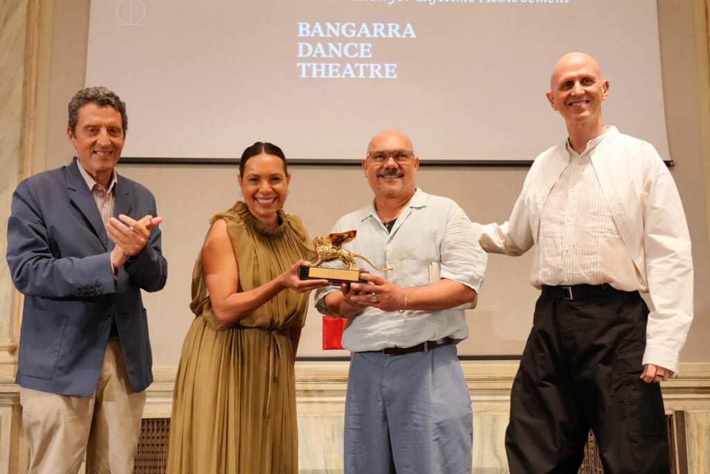 Pietrangelo Buttafuoco, Frances Rings, Stephen Page, Wayne McGregor, ph Andrea Avezz&ugrave;, Courtesy La Biennale di Venezia, AVZ-LEONE D'ORO BANGARRA DANCE THEATRE, La Biennale di Venezia 2026