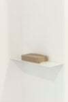 Alice Pedroletti, DIN DIN (Mattone ottametrico di Ernst Neufert), Scultura in sabbia cinetica, Installation view - MAC Lissone, 2019; Courtesy of ATRII
