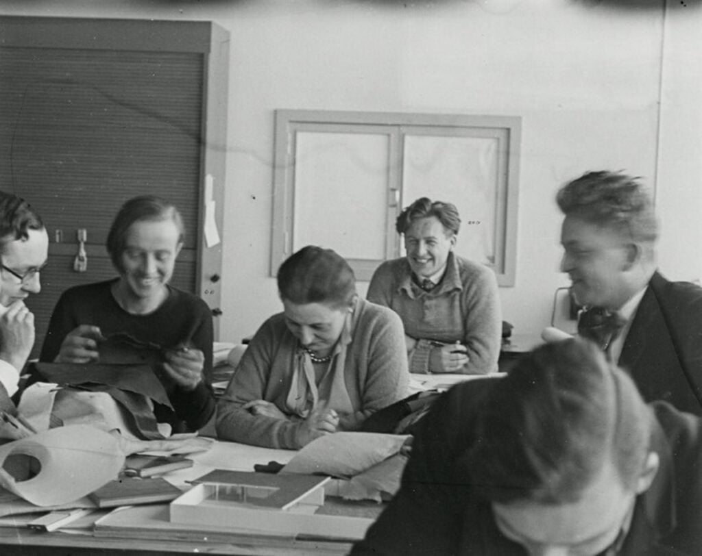 Bauhaus in Dessau, 1931_Interior design course with Lilly Reich_Photo © Pius Pahl_Bauhaus-Archiv Berlin © Peter Jan Pahl