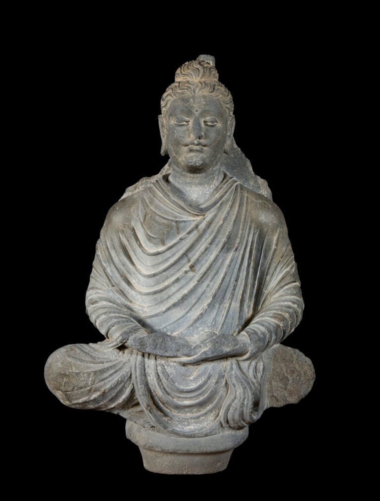 Buddha assiso in meditazione Pakistan, II&ndash;III sec. d.C. Scisto 63 x 40 cm MUCIV - Museo delle Civilt&agrave;, Roma Courtesy MUCIV - Museo delle Civilt&agrave;, Roma