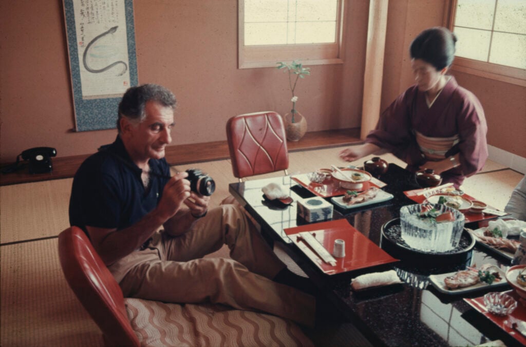 Gianfranco Frattini in Giappone. Courtesy Studio-Archivio Gianfranco Frattini