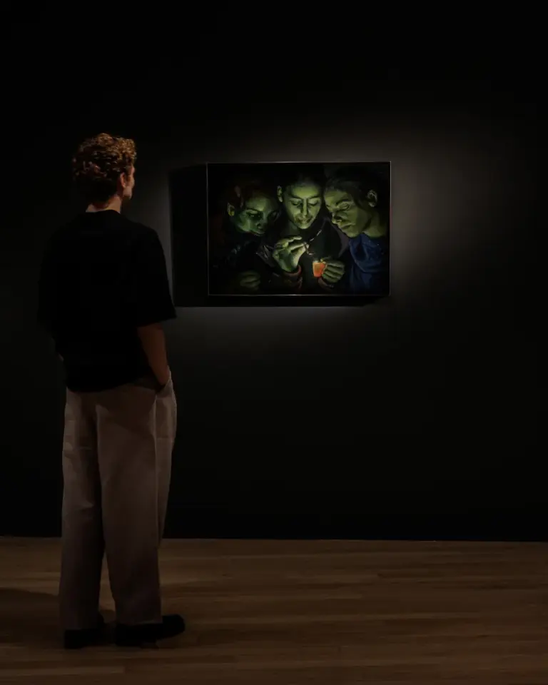 La mostra "Clair-obscur" alla Bourse de Commerce di Parigi