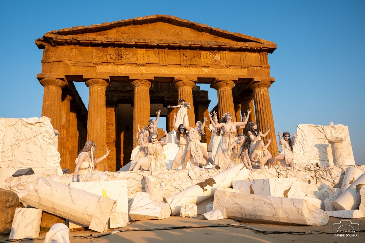 https://www.artribune.com/wp-content/uploads/2026/08/5-alba-tempio-della-concordia-1200x800-1.jpg