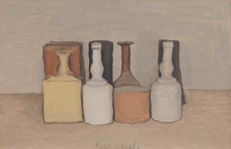 Giorgio Morandi, Natura morta, 1956 Olio su tela V.985 Museo Morandi | Settore Musei Civici Bologna | Comune di Bologna &copy; Giorgio Morandi, by SIAE 2026