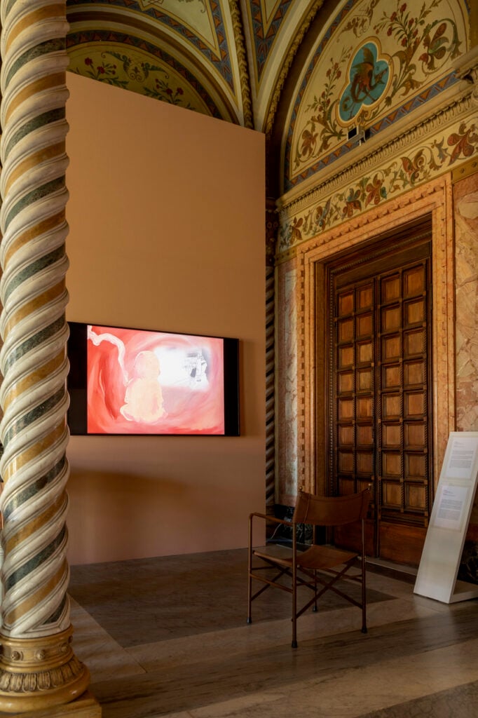Veduta dell'installazione The Womb, 2019, by Tala Madani @ Parasol unit and the artist
