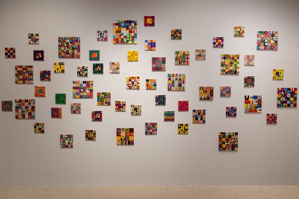 Alighiero Boetti, Veduta della mostra a SMAC Venice (San Marco Art Centre), foto di Nicolò Miana © Alighiero Boetti, 2026, DACS