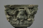 Semi-capitello di lesena figurato gandhārico-corinzio Butkara I, valle dello Swat, Pakistan (antica regione del Gandhāra), I secolo d.C., dinastia Kushan Scisto scolpito a rilievo 17,9 x 27,8 x 20,9 cm MAO - Museo d&rsquo;Arte Orientale, Torino Su concessione della Fondazione Torino Musei. Foto: Maurizio Elia (2006)