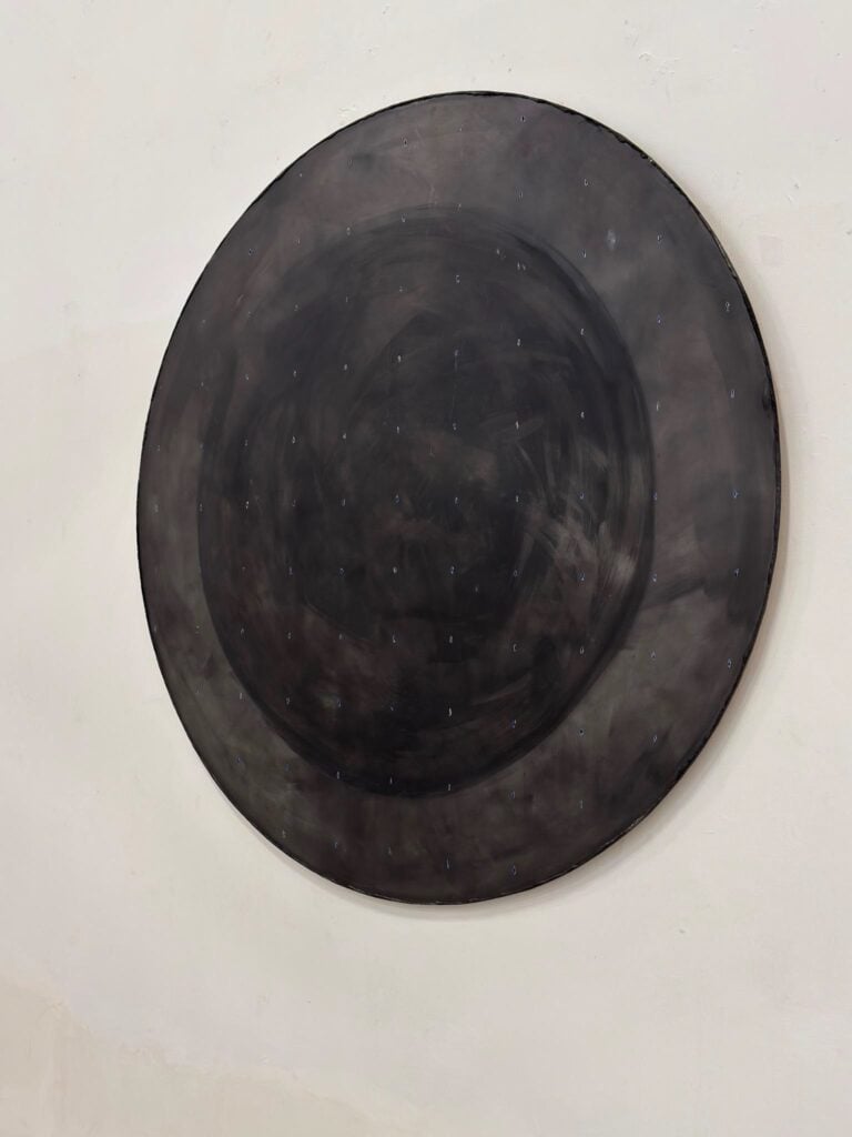 Alfredo Pirri, Il pensiero dell'alba, 1985, tecnica mista su legno, diam. 160 cm