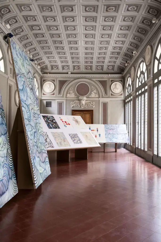 Maurizio Donzelli attraversa i luoghi nascosti di Bergamo con una mostra diffusa in città