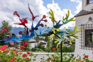 Sette artisti entrano in una villa di Cortina d’Ampezzo per reinventare le Dolomiti
