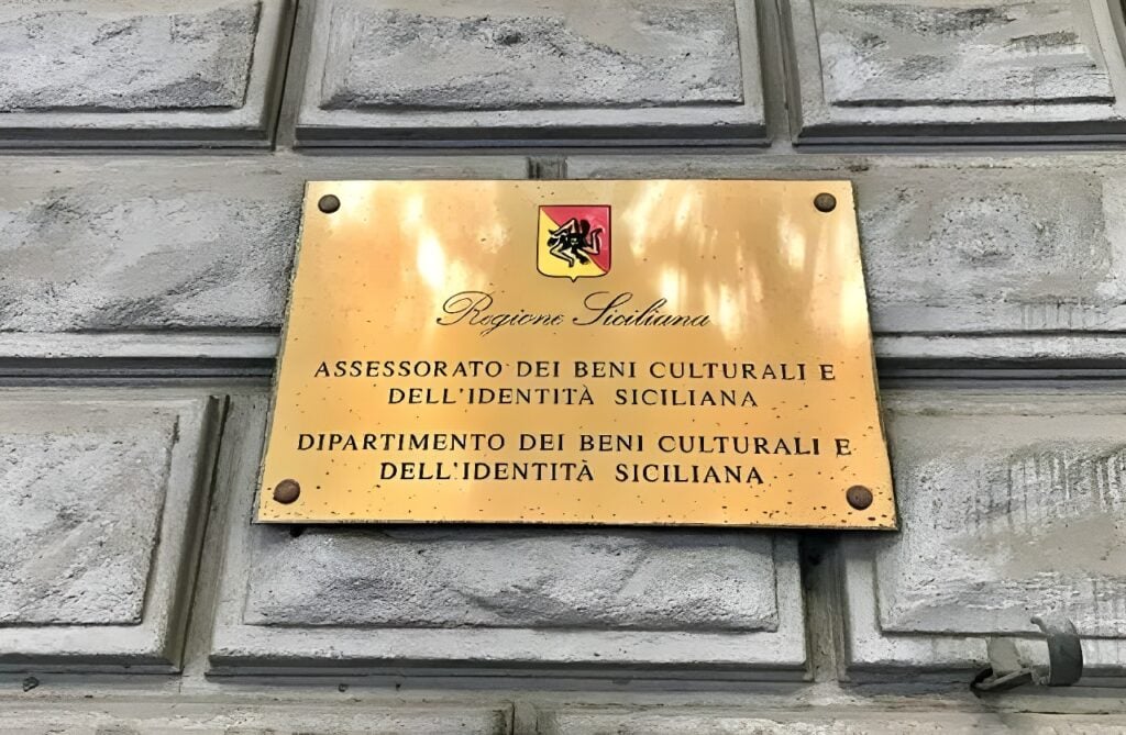 Gli Antonello da Messina sul marciapiedi: iconografia di un fallimento. I beni culturali in Sicilia sono da rifondare