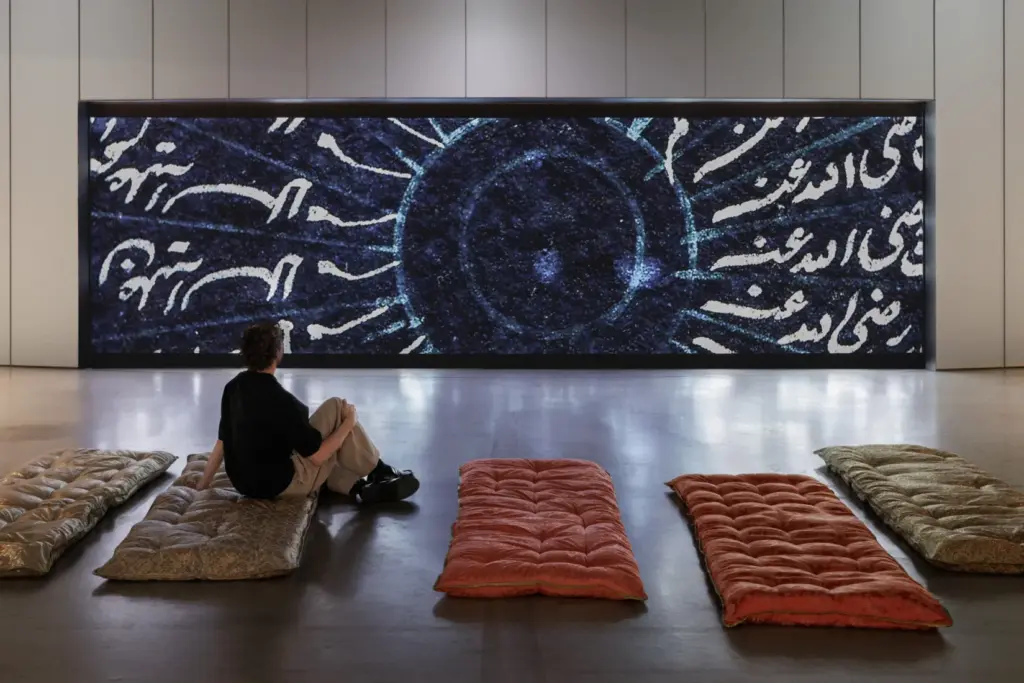 La mostra "Clair-obscur" alla Bourse de Commerce di Parigi