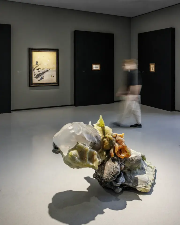 La mostra "Clair-obscur" alla Bourse de Commerce di Parigi