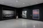 La mostra "Clair-obscur" alla Bourse de Commerce di Parigi