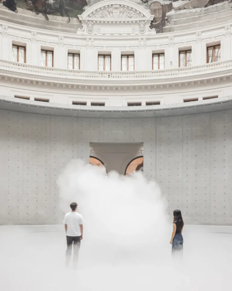 La mostra "Clair-obscur" alla Bourse de Commerce di Parigi