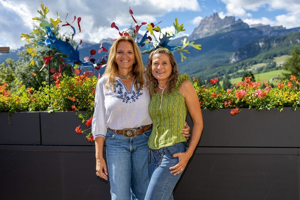 Sette artisti entrano in una villa di Cortina d’Ampezzo per reinventare le Dolomiti