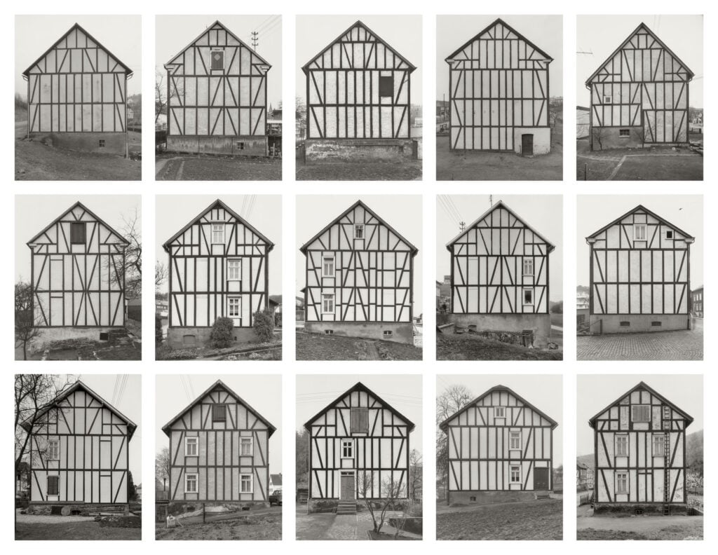 La storia e il metodo dei grandi fotografi Bernd & Hilla Becher. In mostra a Bologna 