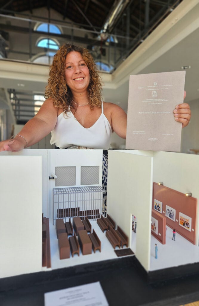 Cristina Valente con il plastico