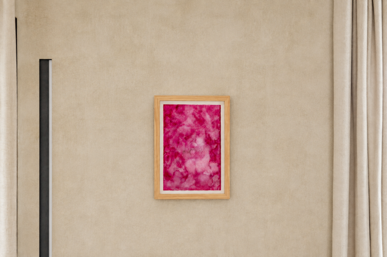 Matteo Sanna - Dal cielo alla terra, i custodi del limite(Fucsia), 2026, acquarello su carta, acqua del lago Limedes, 35 x 25 cm