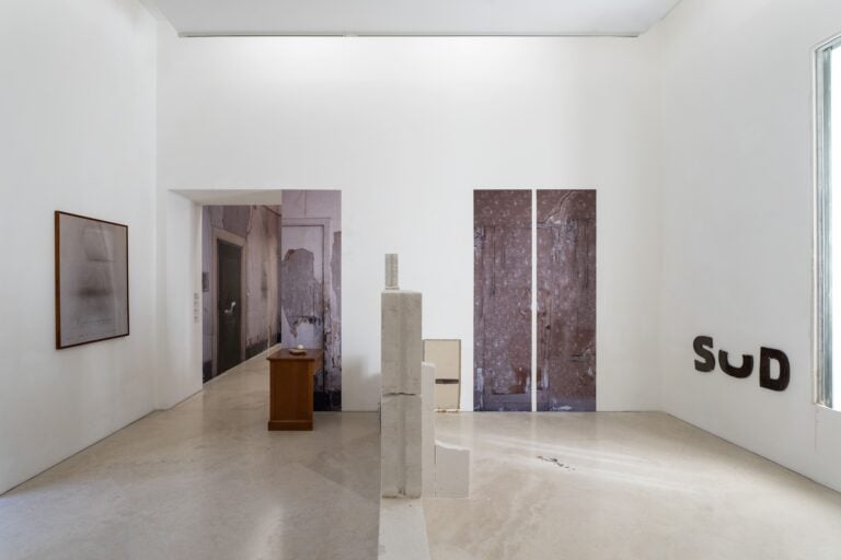 Living Collapse, a cura di Samuele Piazza. Installation view, Fondazione Donnaregina per le arti contemporanee &ndash; museo Madre, Napoli. Ph: Amedeo Benestante