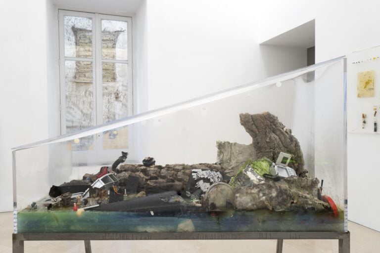 Living Collapse, a cura di Samuele Piazza. Installation view, Fondazione Donnaregina per le arti contemporanee &ndash; museo Madre, Napoli. Ph: Amedeo Benestante